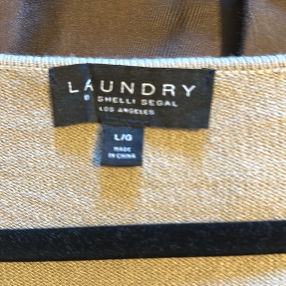 Laundry by Shelli Segal Ultra soft sweatshirt lace trim. Beige/ tan size Large - Picture 4 of 7